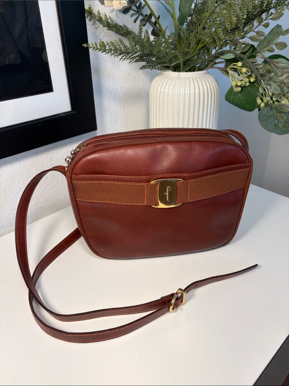 Vintage Salvatore Ferragamo Vara Bow Leather Crossbody/Camera Bag